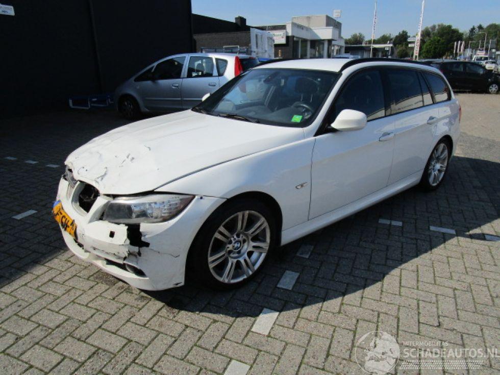 BMW 3-serie 318 D  ( M LINE )