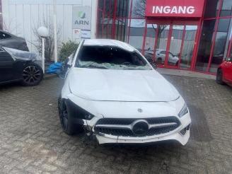 Voiture accidenté Mercedes Cla-klasse CLA (118.3), Sedan, 2019 1.5 CLA-180d 2020/1