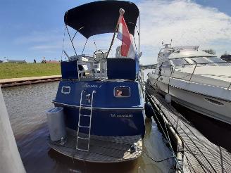 krockskadad bil auto Motorboot  Neptunus polyester boot 1980/1