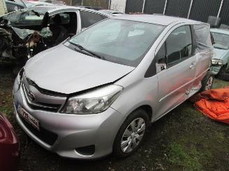skadebil auto Toyota Yaris 1,3 Lounge 2012/3