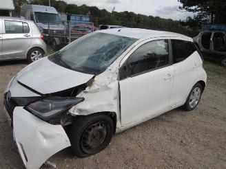 uszkodzony samochody osobowe Toyota Aygo 1.0 X - 5 Drs 2016/5