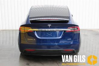 Voiture accidenté Tesla Model X  2017/8