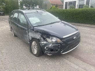 damaged commercial vehicles Ford Focus 1.6 TDCi 110 Combi 2011/1
