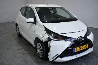 uszkodzony samochody osobowe Toyota Aygo 1.0 VVT-i x-play 2014/12