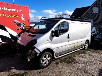 damaged commercial vehicles Renault Trafic 2.0 dci 2009/7