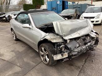Damaged car Mercedes CLK CLK (R209), Cabrio, 2002 / 2010 3.2 320 V6 18V 2003/7
