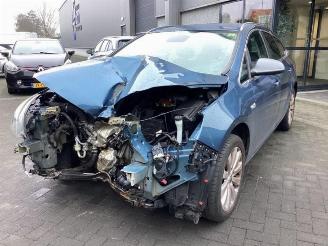 Coche accidentado Opel Astra Astra J Sports Tourer (PD8/PE8/PF8), Combi, 2010 / 2015 1.4 Turbo 16V 2013/4
