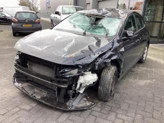 Damaged car Volkswagen Polo Polo VI (AW1), Hatchback 5-drs, 2017 1.0 12V BlueMotion Technology 2018/6