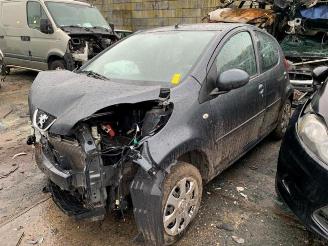 damaged passenger cars Peugeot 107 107, Hatchback, 2005 / 2014 1.0 12V 2011/4