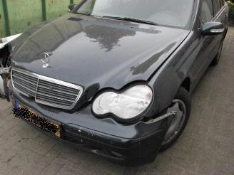 uszkodzony samochody ciężarowe Mercedes C-klasse c 200 cdi station 2003/7