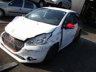 demontáž osobní automobily Peugeot 208  2013/1