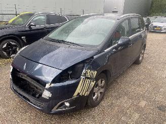 Unfallwagen Peugeot 5008 1.6 HDI  Style  Automaat  ( 7 Persoons ) 2015/10