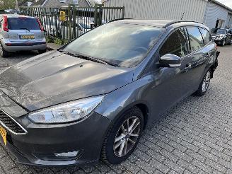 dommages  camping cars Ford Focus Stationcar  1.0 Lease Edition 2017/11