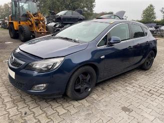 Coche accidentado Opel Astra Astra J (PC6/PD6/PE6/PF6), Hatchback 5-drs, 2009 / 2015 1.4 Turbo 16V 2011/3