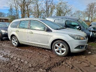 damaged commercial vehicles Ford Focus Wagon 2.0 16V TDCi 2010/3