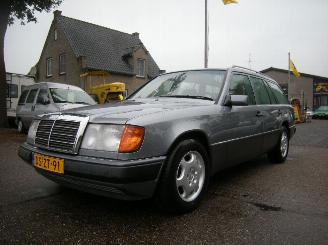 Démontage voiture Mercedes 200-300D 3.0 300 TE 24_V (124.091) MULTI KLEPPER !!! UNIEKE AUTO MET OA AIRCO 1992/3