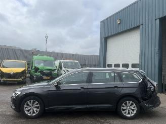 Salvage car Volkswagen Passat 1.6 TDI DSG AUTOMAAT BJ 2018 CLIMA NAVI ! 2018/1