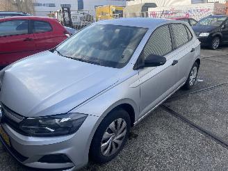 uszkodzony samochody osobowe Volkswagen Polo 1.0 MPI 2019/1