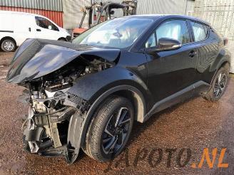 dommages scooters Toyota C-HR C-HR (X1,X5), SUV, 2016 1.8 16V Hybrid 2022/5