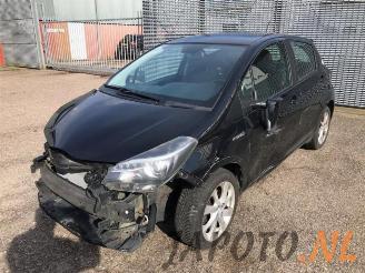 Damaged car Toyota Yaris Yaris III (P13), Hatchback, 2010 / 2020 1.5 16V Hybrid 2015/6