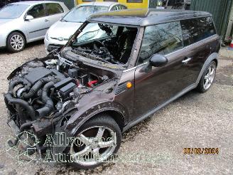uszkodzony samochody osobowe Mini Mini Clubman (R55) Combi 1.6 Cooper D (DV6TED4(9HZ)) [80kW]  (10-2007/02-20=
10) 2009
