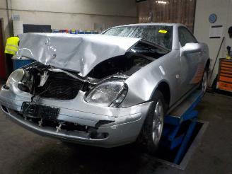 damaged passenger cars Mercedes SLK SLK (R170) Cabrio 2.0 200 16V (M111.946) [100kW]  (09-1996/03-2000) 1997/11