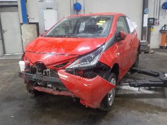 Damaged car Toyota Aygo Aygo (B40) Hatchback 1.0 12V VVT-i (1KR-FE) [51kW]  (05-2014/06-2018) 2017/1