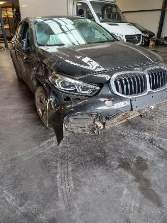 damaged passenger cars BMW  116i www.midelo-onderdelen.nl 2023/1