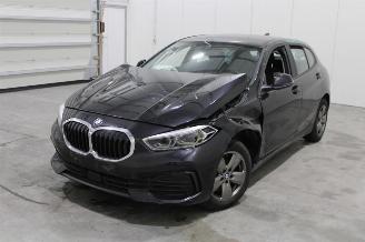 damaged passenger cars BMW 1-serie 116 2022/10