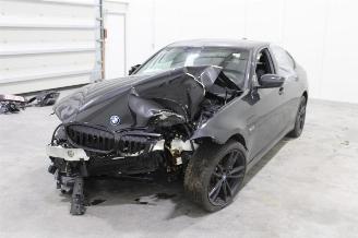 skadebil vrachtwagen BMW 3-serie 330 2022/11