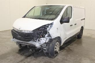 Damaged car Renault Trafic  2015/10