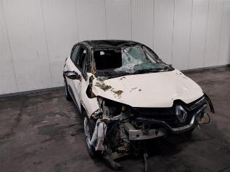 damaged passenger cars Renault Captur  2017/5