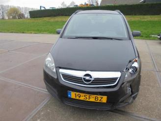 Auto incidentate Opel Zafira Zafira (M75), MPV, 2005 / 2015 1.9 CDTI 2005/11