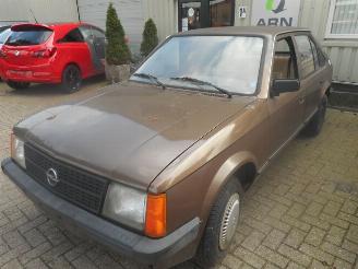 Voiture accidenté Opel Kadett d 1981/1