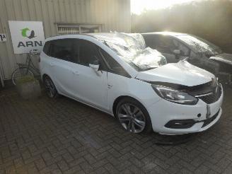 dommages scooters Opel Zafira  2017/7