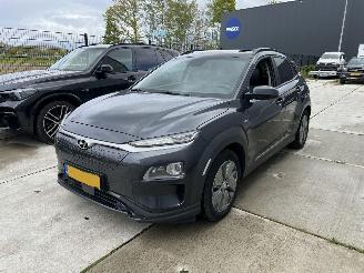 Auto incidentate Hyundai Kona EV Premium 64 kWh-NAVI-CAMERA-LEDER-SCHUIFDAK 2020/7
