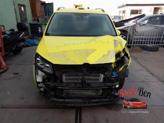 damaged passenger cars Volkswagen Touran  2015/5