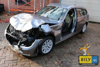 Voiture accidenté BMW 3-serie E91 320i 2010/6