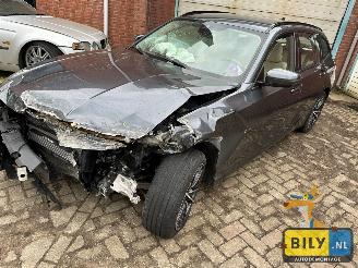 Voiture accidenté BMW 3-serie 330i Touring 2020/1