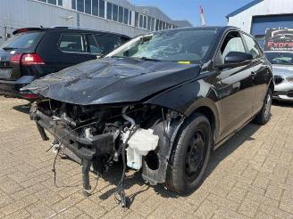 krockskadad bil auto Volkswagen Polo Polo VI (AW1), Hatchback 5-drs, 2017 1.0 MPI 12V 2021