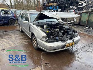 Damaged car Volvo V-70 V70 (GW/LW/LZ), Combi, 1997 / 2002 2.5 10V 1999/7