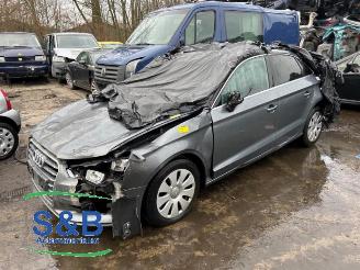 Voiture accidenté Audi A3 A3 Limousine (8VS/8VM), Sedan, 2013 / 2020 1.6 TDI 16V 2013/12