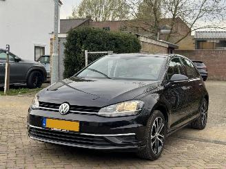 Voiture accidenté Volkswagen Golf Volkswagen golf 1.0 TSI HIGHLINE 2018/1